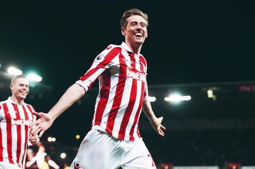 'Sếu vườn' Peter Crouch giải nghệ