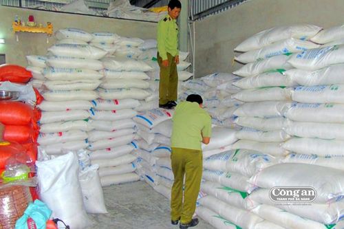 Giữ lô hàng không rõ nguồn gốc