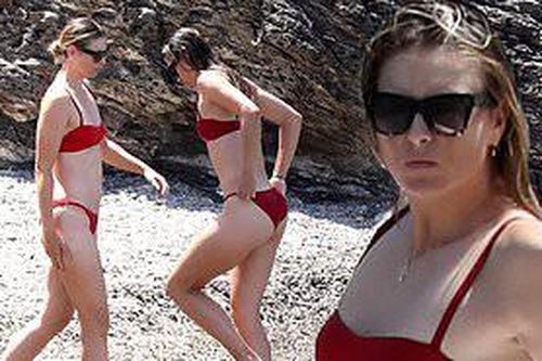 'Búp bê Nga' Maria Sharapova diện bikini thả dáng ở Ý
