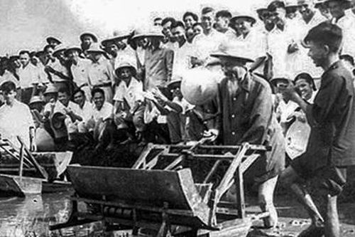 Phong cách Hồ Chí Minh về phát huy dân chủ, chăm lo đời sống nhân dân