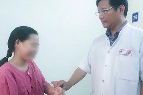 Sản phụ có 2 tử cung, 2 âm đạo bị xoắn hiếm gặp