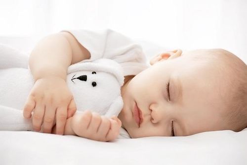 Trẻ sẽ cao lớn trông thấy nếu được ngủ vào 2 khung giờ vàng này