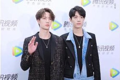Tiêu Chiến, Vương Nhất Bác có mặt tại fanmeeting của phim 'Trần tình lệnh', cùng nhau làm trò diễn lại cảnh quậy phá như trong video hậu trường