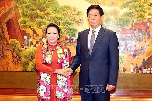 Chủ tịch Quốc hội hội đàm với Chủ tịch Nhân đại Trung Quốc