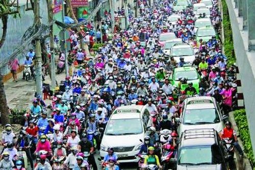 Công trường thi công cản trở giao thông
