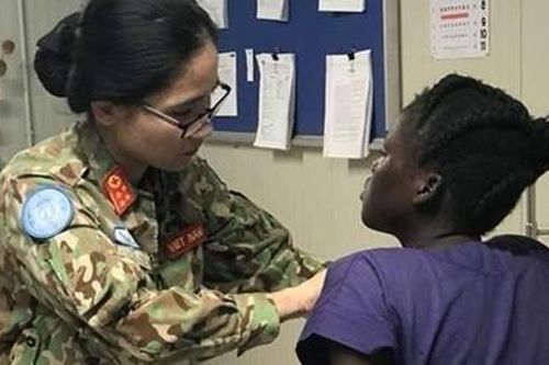 Bác sĩ Việt Nam giúp vợ Thống đốc Bang Bentiu 'mẹ tròn con vuông'
