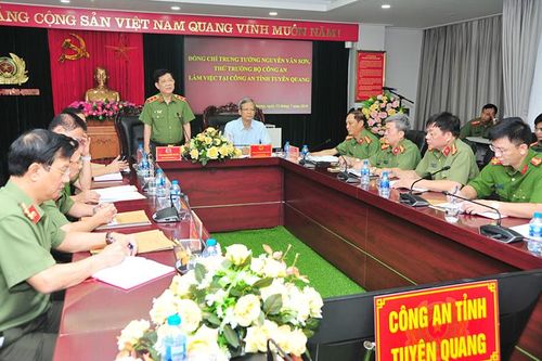 Thứ trưởng Nguyễn Văn Sơn kiểm tra công tác tại Công an tỉnh Tuyên Quang