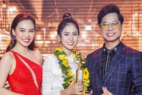 Hot girl đội danh ca Ngọc Sơn - Giang Hồng Ngọc đăng quang Quán quân 'Thần tượng Bolero 2019'