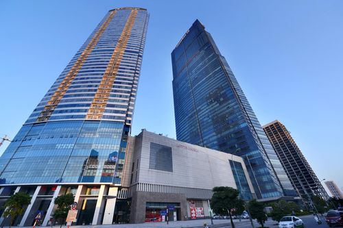 Quận nào ở Hà Nội tập trung nhiều dân văn phòng nhất?