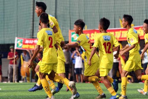 Giải BĐ thiếu niên 2019: SLNA và QHSLF Thành Vinh vào chung kết