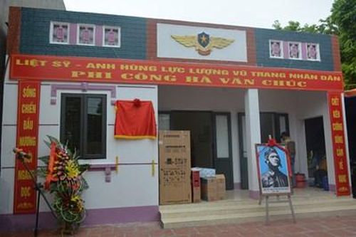 Trao nhà tình nghĩa cho thân nhân liệt sĩ Hà Văn Chúc