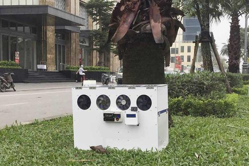 Cậu học sinh xứ Huế với 'đứa con cưng' máy lọc bụi bằng năng lượng mặt trời