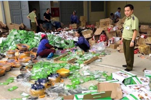 Tiêu hủy hàng hóa nhập lậu, hàng vi phạm sở hữu trí tuệ trị giá trên 214 triệu đồng