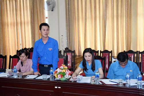 Tiếp tục đẩy mạnh các phong trào thi đua yêu nước