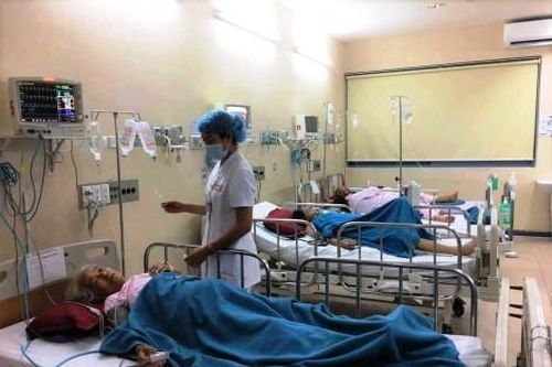 Y tế - Sức khỏe Tin tức y tế Hơn 70 người nhập viện sau bữa tiệc đám cưới