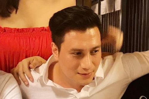 Hậu phẫu thuật thẩm mỹ, gương mặt Việt Anh bớt sưng nhưng vẫn lạ lẫm