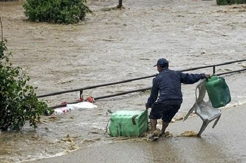 Hơn 30 người chết vì mưa lũ và lở đất ở Nepal và Ấn Độ
