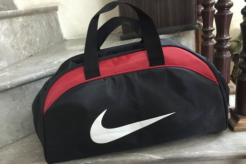 Gần 600 túi xách Nike, Adidas 'Made in China' bị bắt giữ