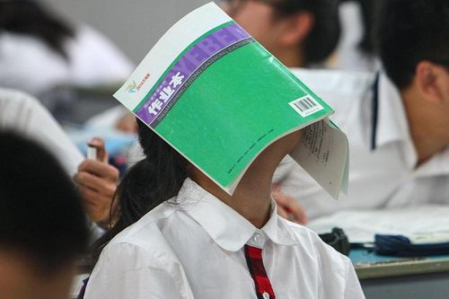 'Nếu không đổ tiền cho con đi học, nhà mình đã mua được biệt thự'
