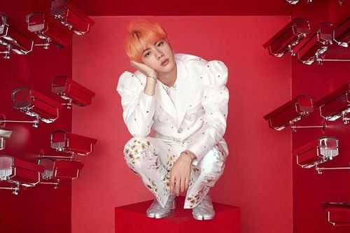 Jin BTS nhiều lần ngơ ngơ như bò đội nón vì bị các em 'chơi xỏ'