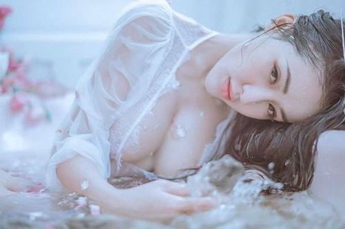 Ngân 98 bị đe dọa, tống tiền khi mất điện thoại chứa ảnh nude và clip nhạy cảm