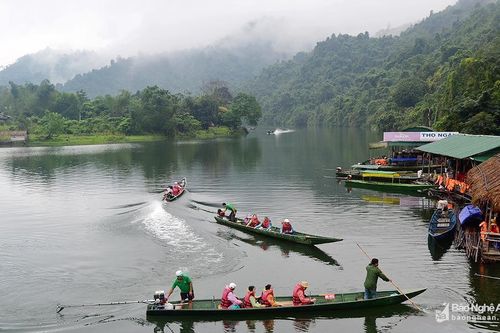 Con Cuông: Nước sông Giăng không cạn, lượng khách du lịch đông nhất từ trước tới nay