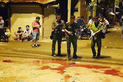 TP.HCM: Mâu thuẫn lúc ăn nhậu, một người bị chém tử vong