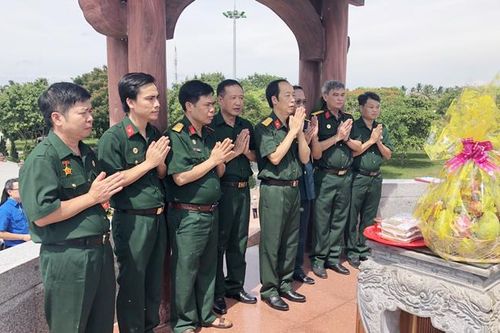 Hội CCB Đại học Thái Nguyên hành trình về nguồn