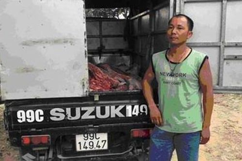 Ô tô vận chuyển 910kg thịt lợn chết đã bốc mùi hôi thối đi tiêu thụ