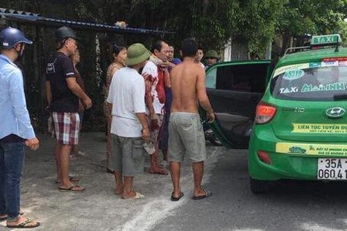 Nam Định: Mâu thuẫn khi trả tiền lãi, người đàn ông cứa cổ chủ hiệu cầm đồ