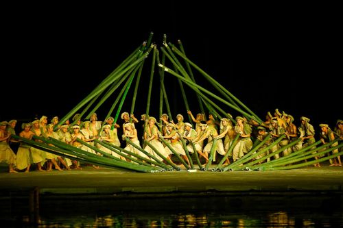 Gian nan nghề múa