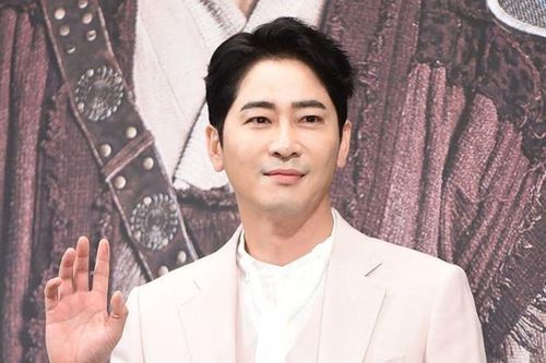 Nạn nhân bị Kang Ji Hwan cưỡng hiếp cố kêu cứu cảnh sát nhưng bất lực