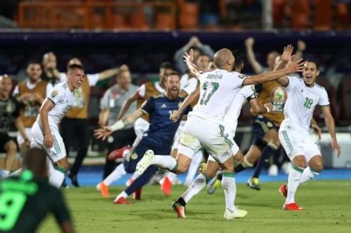 Thắng kịch tính phút bù giờ, Algeria vào chung kết gặp Senegal