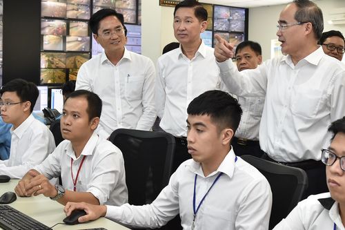 Bí thư Thành ủy TPHCM Nguyễn Thiện Nhân: 'Thời kỳ ô tô tự lái thì không nên sáng chế lại xe đạp'
