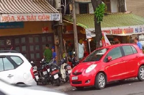 Chồng sát hại vợ trước cửa ga vì mâu thuẫn rồi bỏ trốn