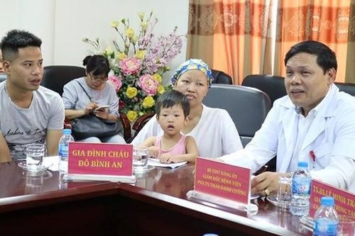 Em bé xuất viện, sức khỏe người mẹ không còn nguy kịch