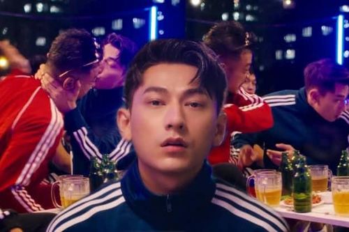 Ai ngờ có ngày Isaac lãnh trọn cú tát trời giáng vì… cưỡng hôn Hoàng Phi