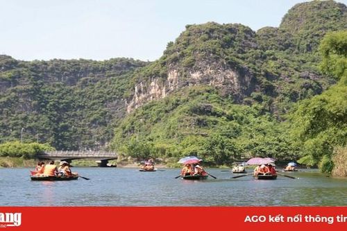 Xuôi dòng Tràng An