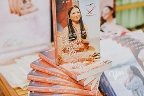 MC Quỳnh Hương ra mắt sách 'Thay lời muốn nói - Thanh xuân tôi'