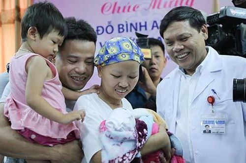 Mẹ con bé Bình An xuất viện - hành trình giành giật sự sống đầy cảm động