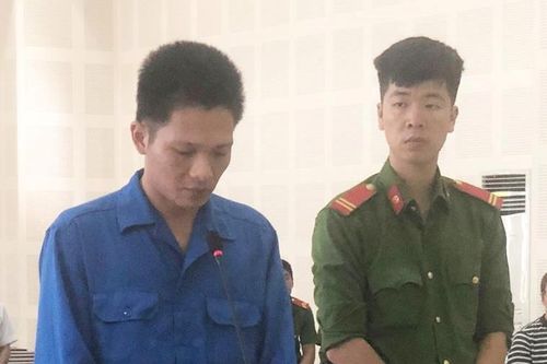 Dùng dao đâm vợ suýt chết, tài xế taxi lĩnh 8 năm tù
