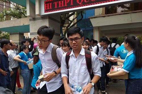Quảng Ngãi: Thủ khoa không phải ở trường chuyên