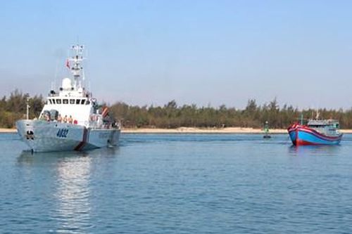 Bộ tư lệnh Vùng Cảnh sát biển 2 cứu hộ tàu cá cùng 6 ngư dân gặp nạn