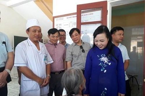 Bộ trưởng Bộ Y tế thăm và làm việc với một số cơ sở y tế tỉnh Hà Tĩnh và Nghệ An