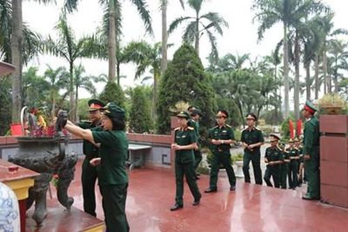 Bệnh viện 354 dâng hương tưởng niệm các anh hùng, liệt sĩ