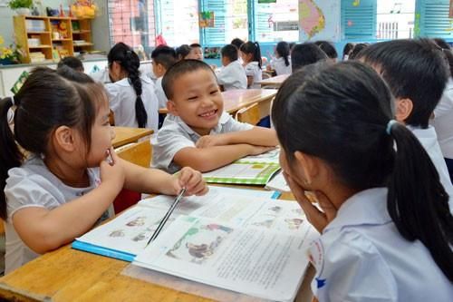 Bộ GD&ĐT thành lập 9 Hội đồng thẩm định SGK lớp 1