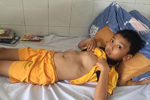 Trao gần 56 triệu đồng cho bé Nguyễn Thanh Tân