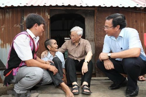 Khắc ghi công ơn, phát huy truyền thống uống nước nhớ nguồn