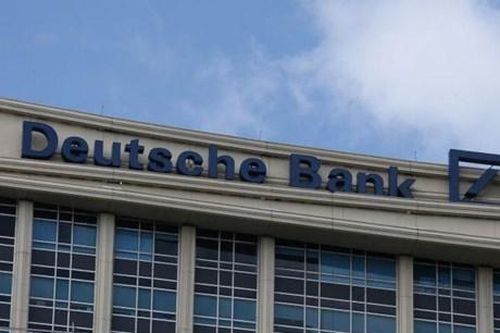 S&P cảnh báo có thể hạ mức xếp hạng của Deutsche Bank