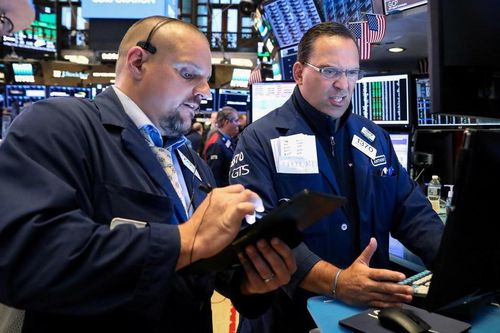 S&P 500 đi ngang, Nasdaq lập kỷ lục mới